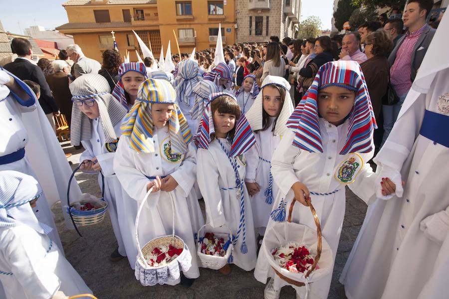 Muchísimo público y muchísimas ganas de disfrutar con una de las cofradías que más simpatías suscitan, y que el año pasado se tuvo que quedar en su templo por la lluvia