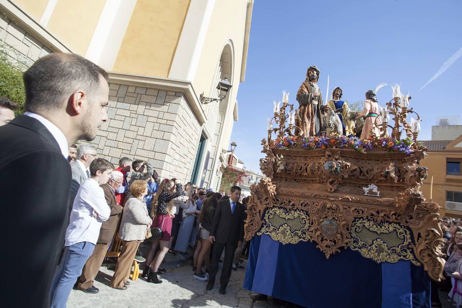 Muchísimo público y muchísimas ganas de disfrutar con una de las cofradías que más simpatías suscitan, y que el año pasado se tuvo que quedar en su templo por la lluvia
