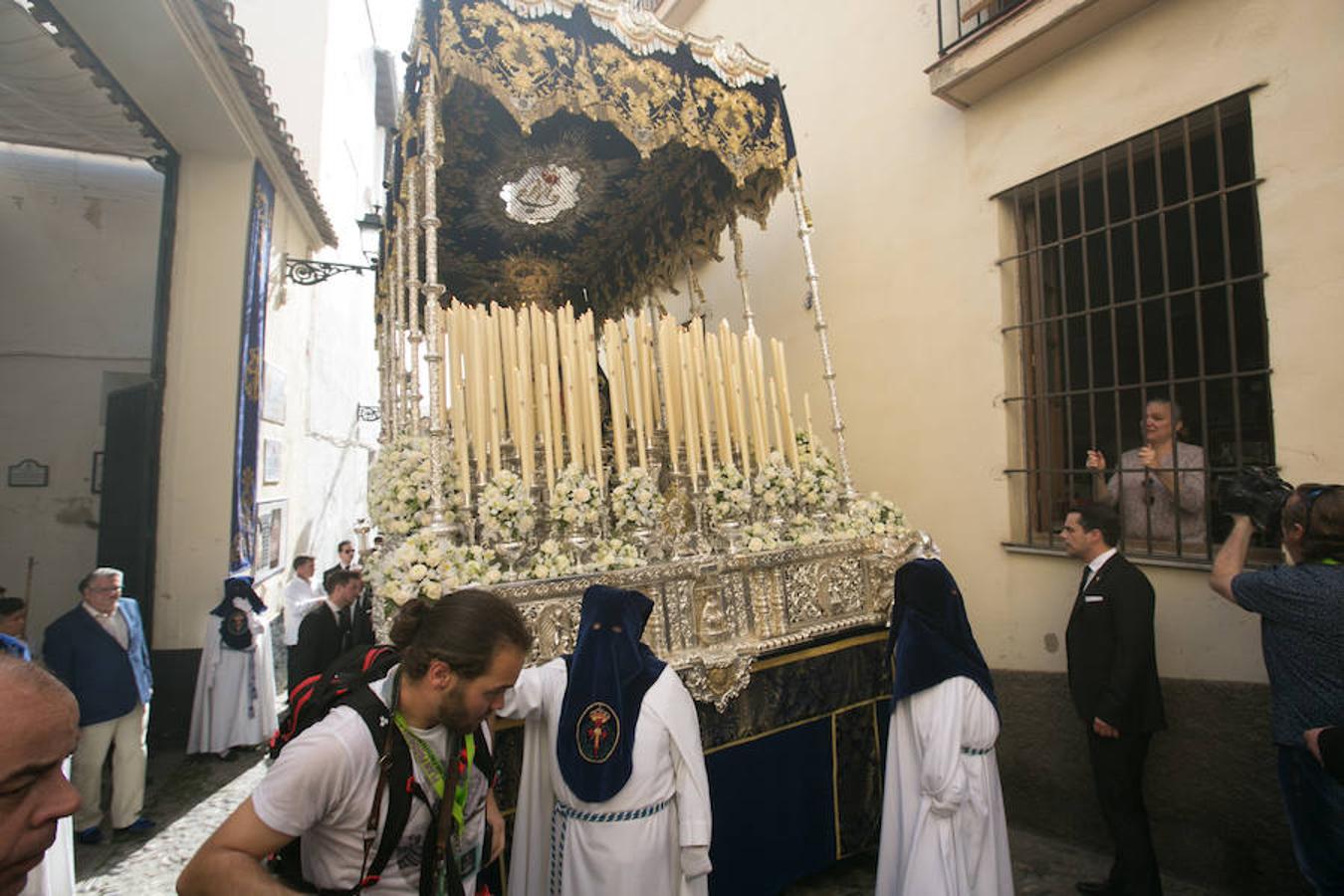 Una de las cofradías más señeras del barrio ha procesionado hoy 