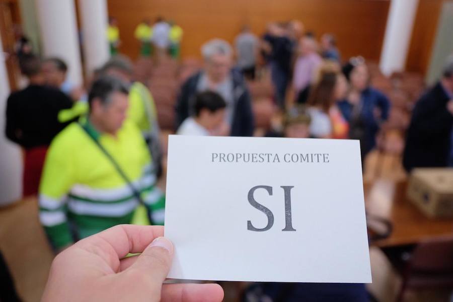Los trabajadores han votado a favor del paro en la asamblea celebrada este mediodía