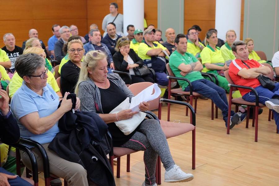 Los trabajadores han votado a favor del paro en la asamblea celebrada este mediodía