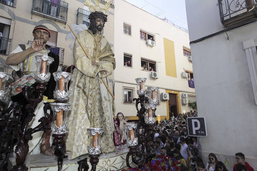 Gran sabor cofrade en el callejeo por las estrechas calles de su barrio, y lucido recorrido por las calles de San Ildefonso y carrera oficial