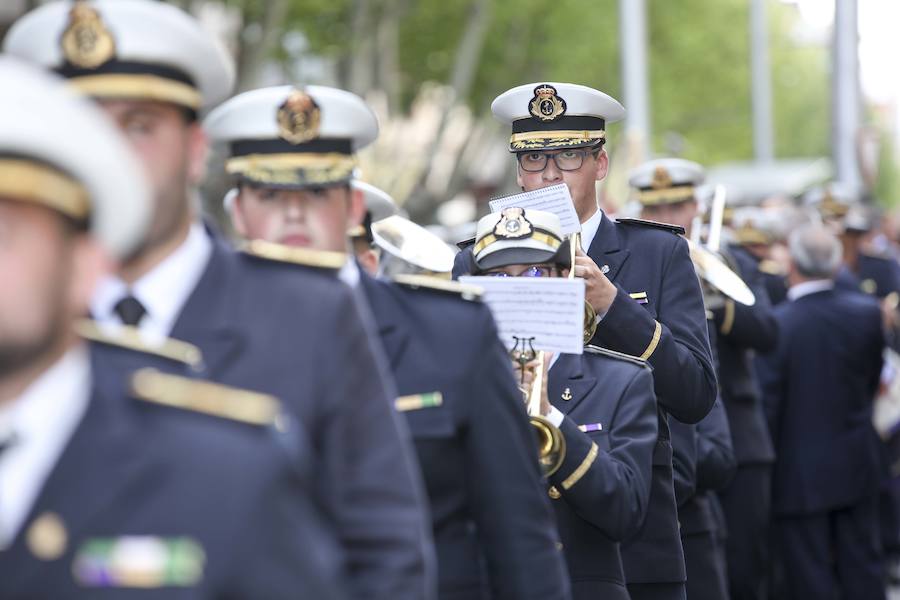 Un recorrido complicado, por la orografía y por la distancia, y el peso del juego escultórico, hacen único este desfile procesional Por segundo año salió desde la iglesia San Juan Pablo II