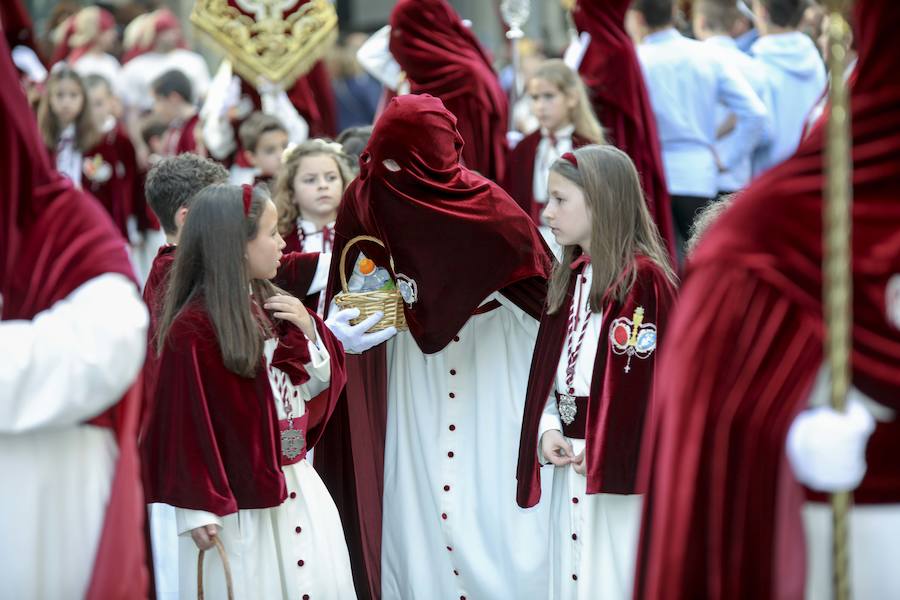 Un recorrido complicado, por la orografía y por la distancia, y el peso del juego escultórico, hacen único este desfile procesional Por segundo año salió desde la iglesia San Juan Pablo II