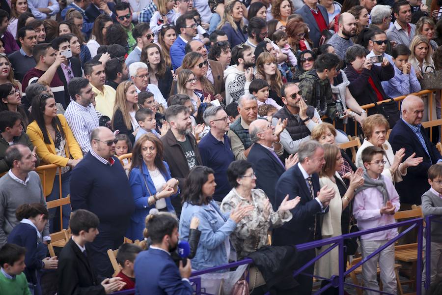 Un recorrido complicado, por la orografía y por la distancia, y el peso del juego escultórico, hacen único este desfile procesional Por segundo año salió desde la iglesia San Juan Pablo II