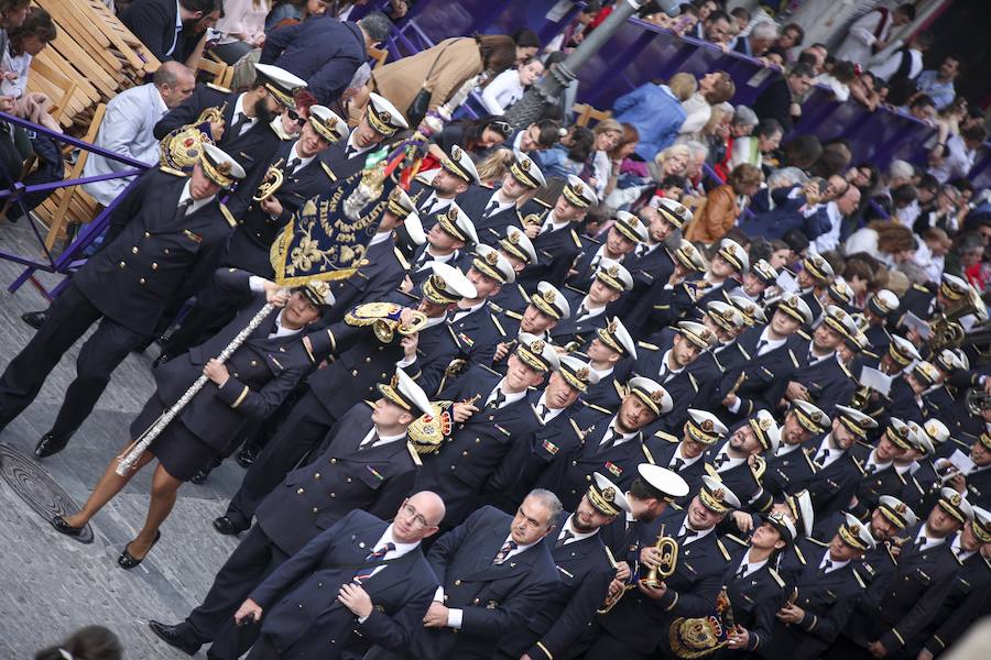 Un recorrido complicado, por la orografía y por la distancia, y el peso del juego escultórico, hacen único este desfile procesional Por segundo año salió desde la iglesia San Juan Pablo II