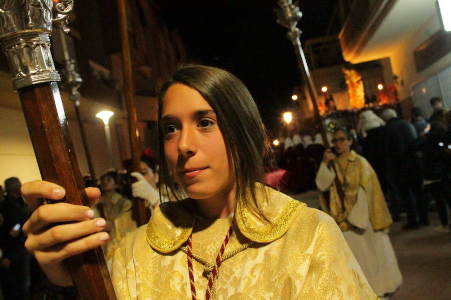 El martinete de Sergio Gómez 'El Colorao' y la saeta de María Montilla han acompañado al Cristo de los Gitanos de Almuñécar en su salida