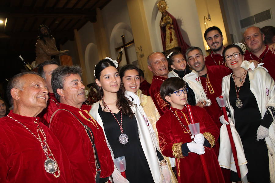 El martinete de Sergio Gómez 'El Colorao' y la saeta de María Montilla han acompañado al Cristo de los Gitanos de Almuñécar en su salida