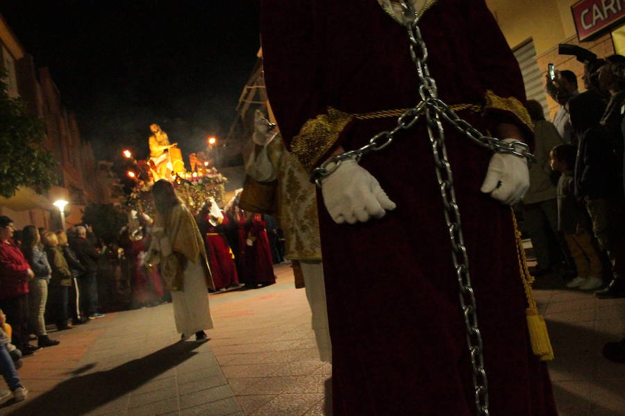 El martinete de Sergio Gómez 'El Colorao' y la saeta de María Montilla han acompañado al Cristo de los Gitanos de Almuñécar en su salida