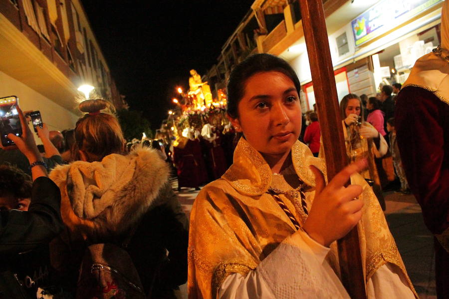 El martinete de Sergio Gómez 'El Colorao' y la saeta de María Montilla han acompañado al Cristo de los Gitanos de Almuñécar en su salida