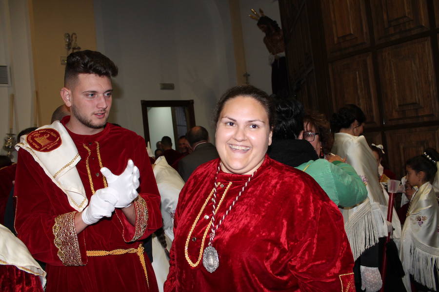 El martinete de Sergio Gómez 'El Colorao' y la saeta de María Montilla han acompañado al Cristo de los Gitanos de Almuñécar en su salida