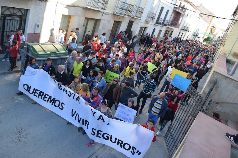 Los vecinos de este municipio granadino se han echado a las calles para pedir seguridad tras los últimos sucesos.