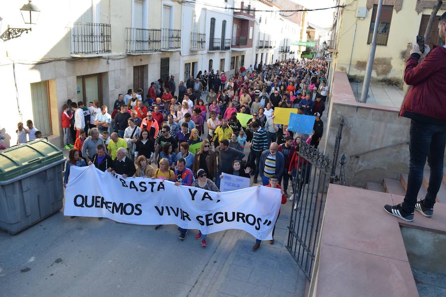 Los vecinos de este municipio granadino se han echado a las calles para pedir seguridad tras los últimos sucesos.