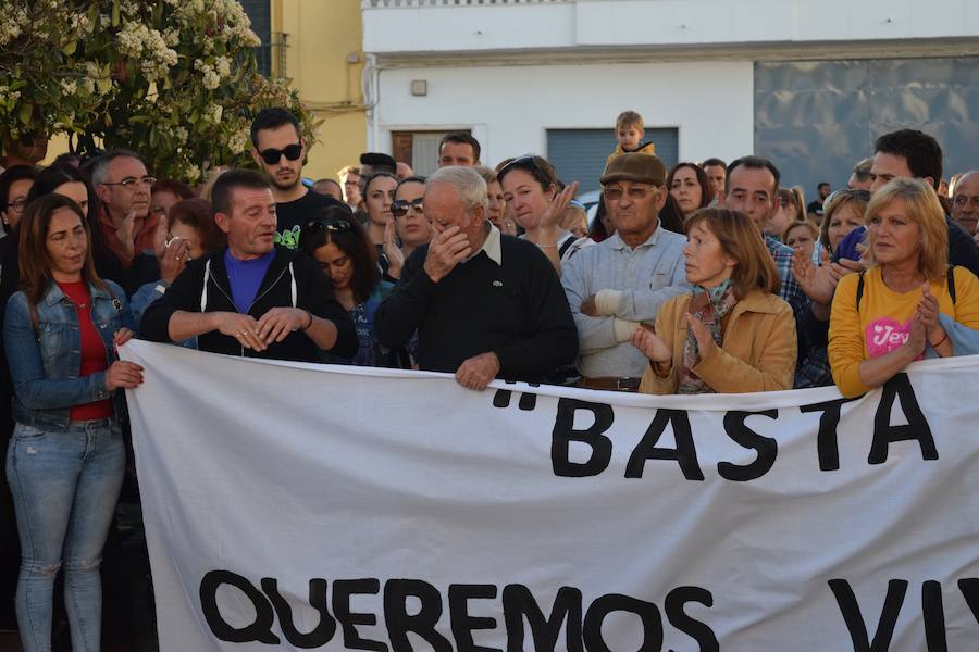 Los vecinos de este municipio granadino se han echado a las calles para pedir seguridad tras los últimos sucesos.