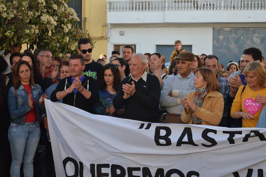 Los vecinos de este municipio granadino se han echado a las calles para pedir seguridad tras los últimos sucesos.