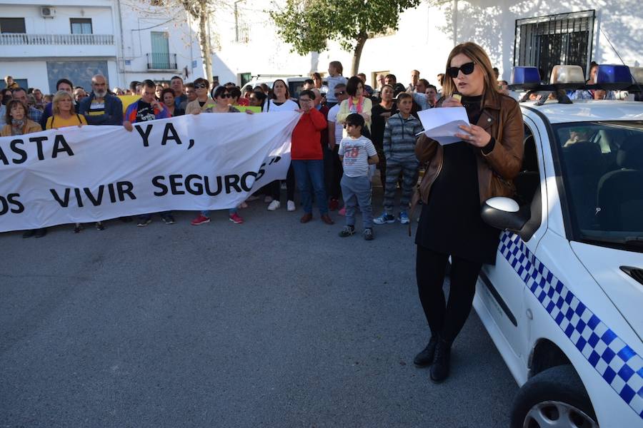 Los vecinos de este municipio granadino se han echado a las calles para pedir seguridad tras los últimos sucesos.
