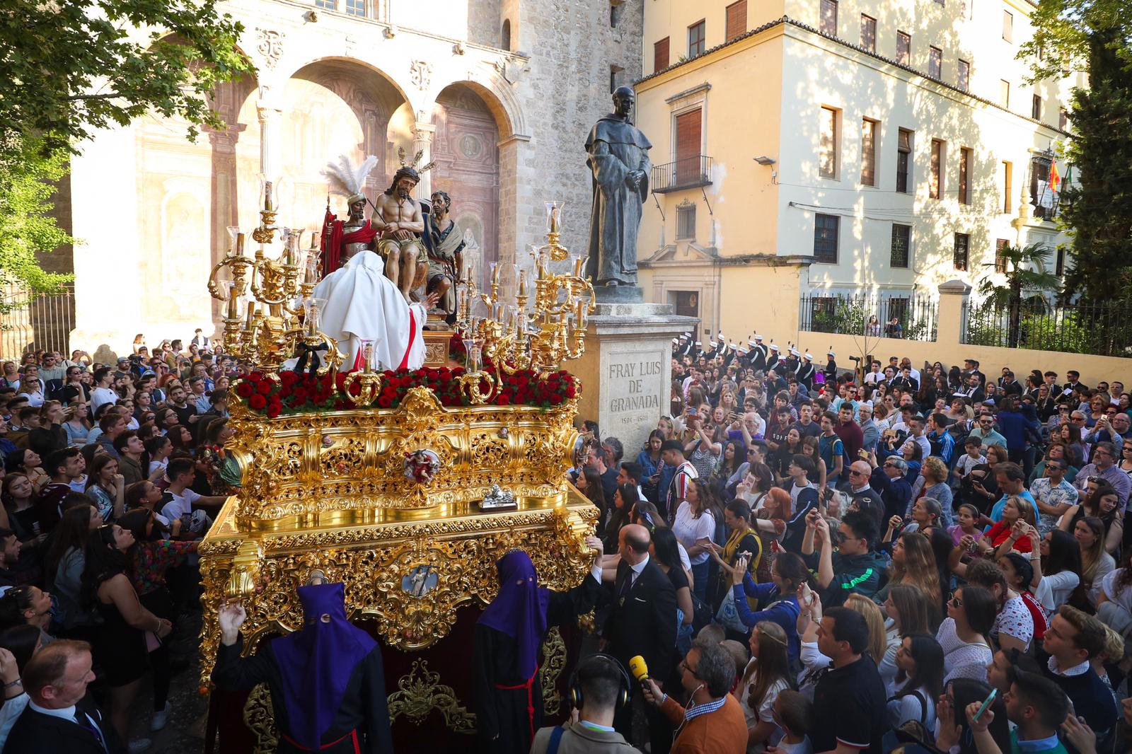 Soledad arropada por miles de fieles