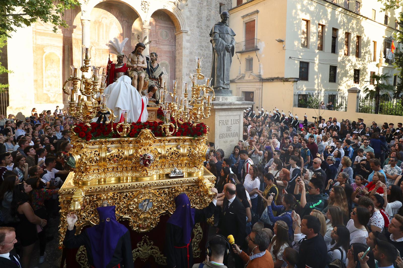 Las hermandades granadinas vivieron un día pleno en las calles de la capital