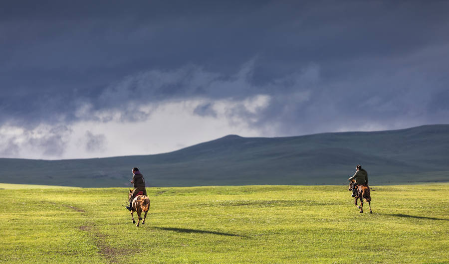 Recopilación de algunas fotografías de la expedición de la fundación Paralelo 70 a Mongolia. Puedes leer  el reportaje completo aquí