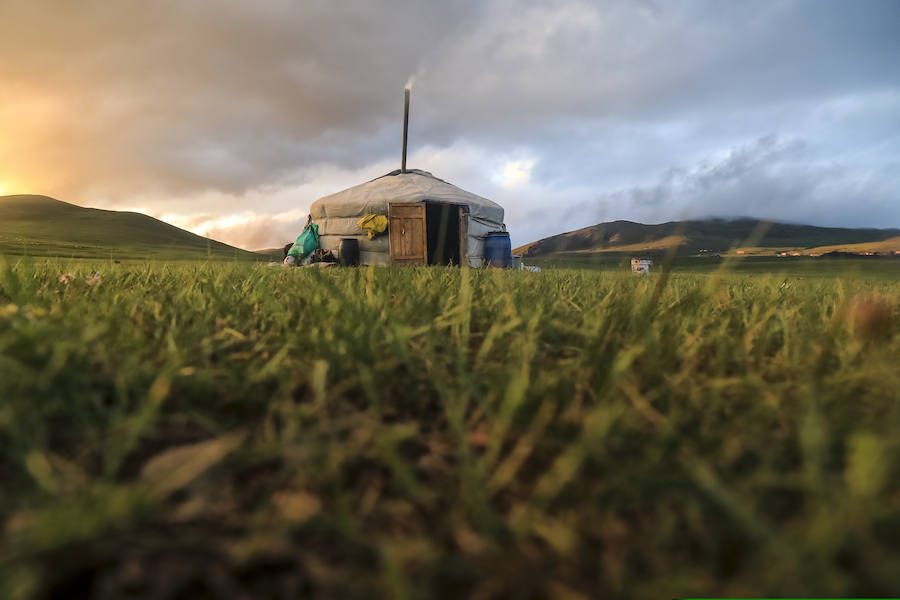 Recopilación de algunas fotografías de la expedición de la fundación Paralelo 70 a Mongolia. Puedes leer  el reportaje completo aquí