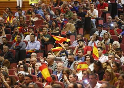 Imagen secundaria 1 - Santiago Abascal, en Granada: «Os quieren silenciados, por eso acaban de impedir que participemos en un debate»