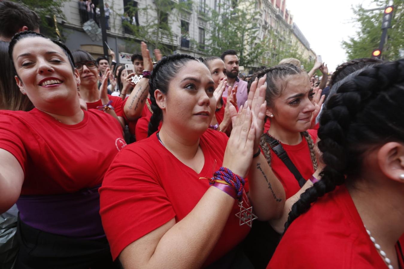 Emoción desbordada para recibir el Cristo del Consuelo y María Santísima del Sacromonte