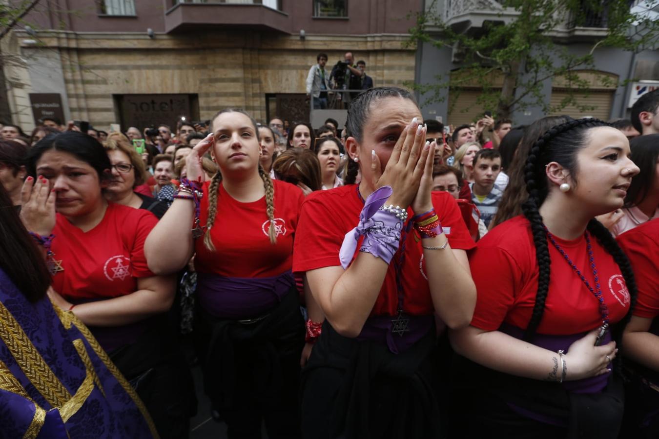 Emoción desbordada para recibir el Cristo del Consuelo y María Santísima del Sacromonte