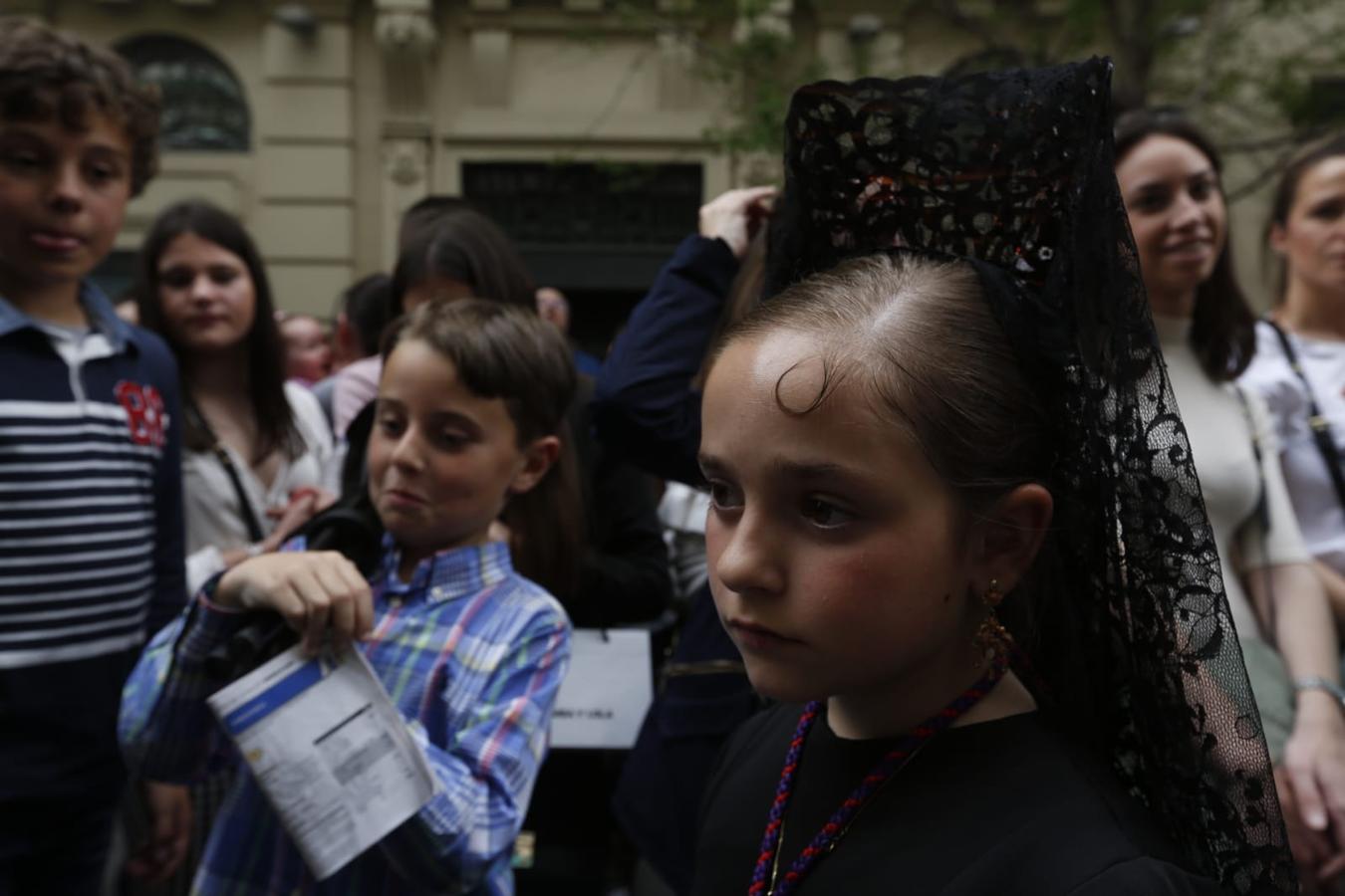 Emoción desbordada para recibir el Cristo del Consuelo y María Santísima del Sacromonte