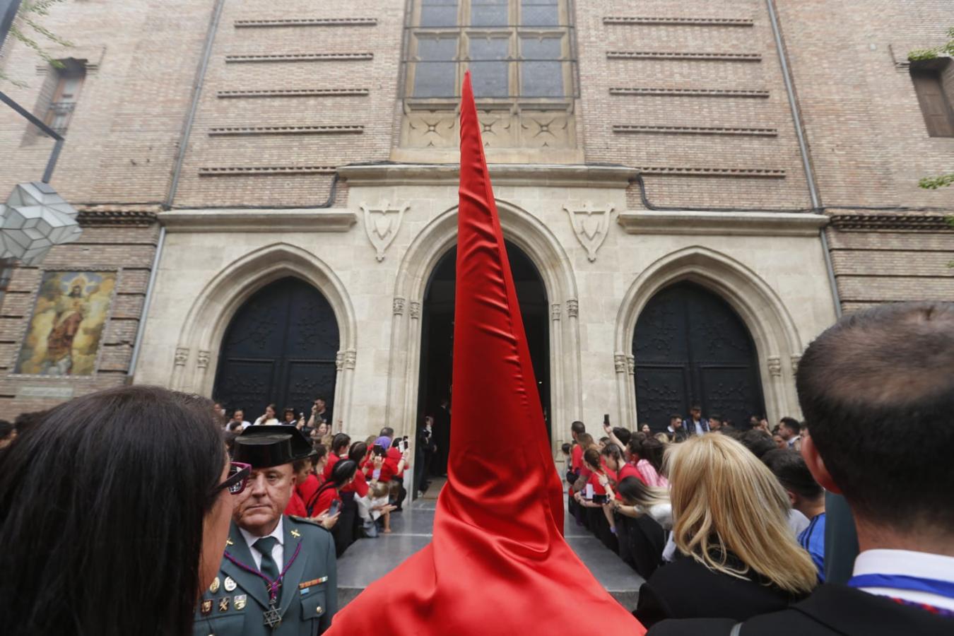 Emoción desbordada para recibir el Cristo del Consuelo y María Santísima del Sacromonte