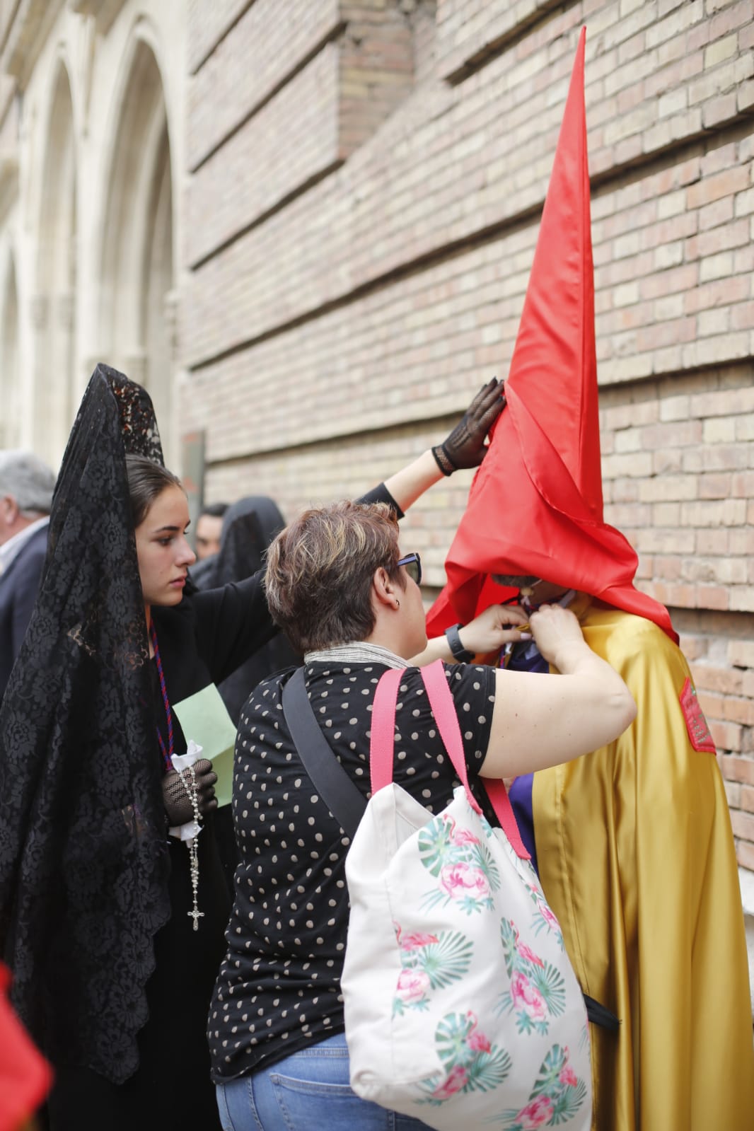 La Hermandad de Los Gitanos sale del Sagrado Corazón pero se tiene que quedr en la Catedral por la lluvia