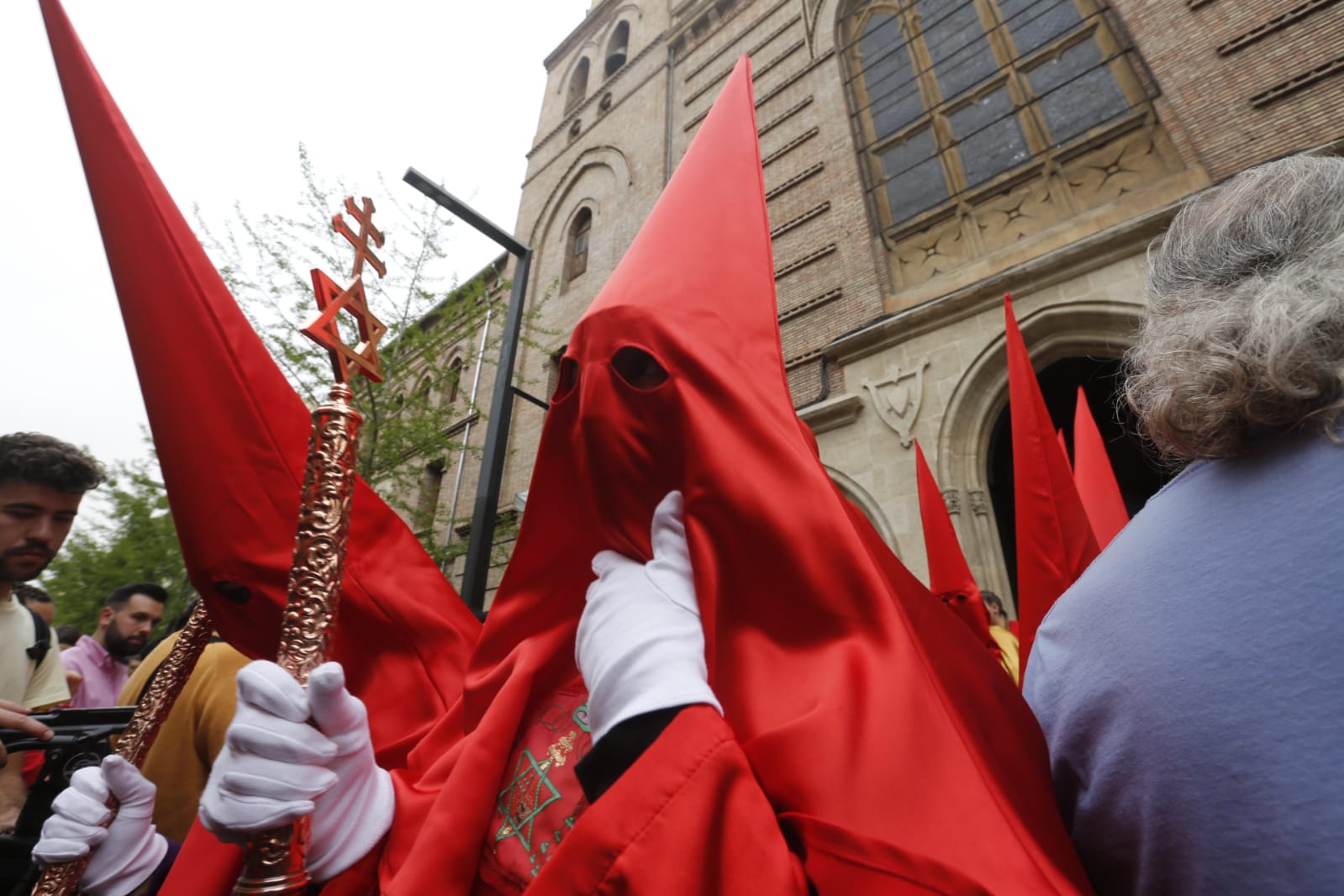 La Hermandad de Los Gitanos sale del Sagrado Corazón pero se tiene que quedr en la Catedral por la lluvia