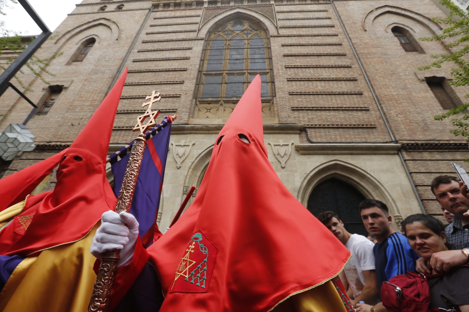 La Hermandad de Los Gitanos sale del Sagrado Corazón pero se tiene que quedr en la Catedral por la lluvia