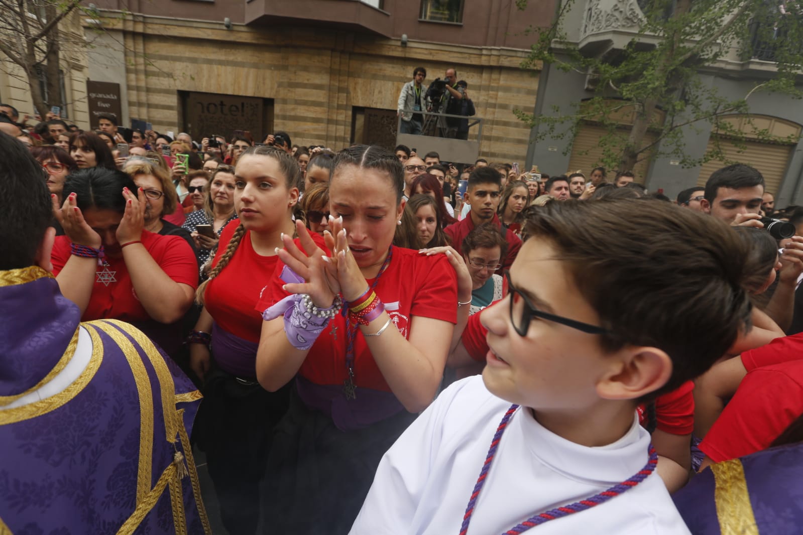 La Hermandad de Los Gitanos sale del Sagrado Corazón pero se tiene que quedr en la Catedral por la lluvia