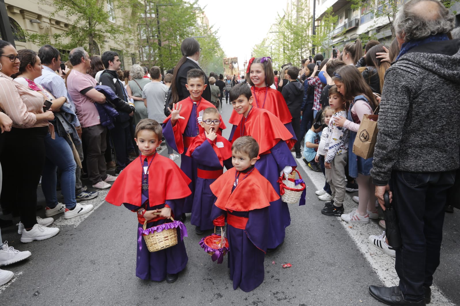 La Hermandad de Los Gitanos sale del Sagrado Corazón pero se tiene que quedr en la Catedral por la lluvia