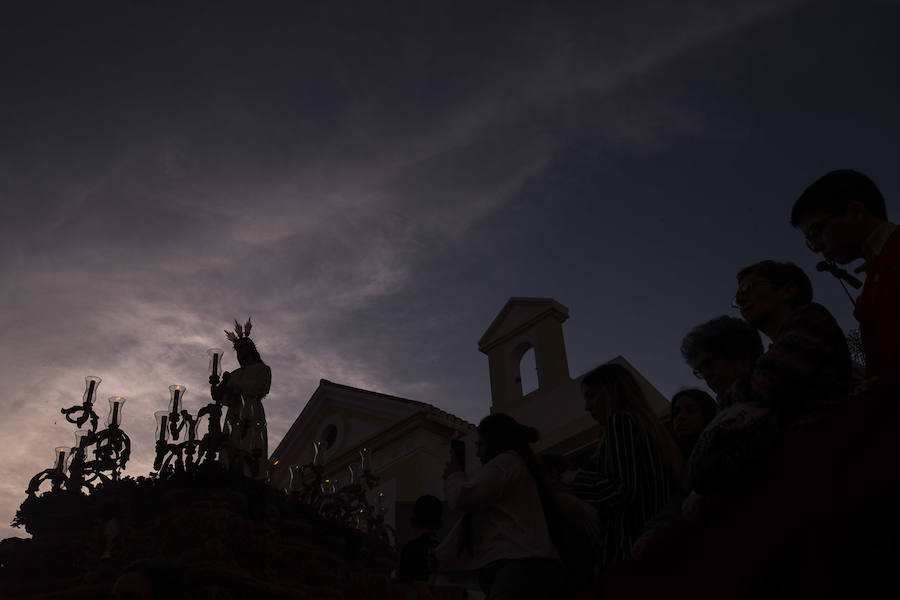 El Cristo del Perdón y María Santísima de la Misericordia volvieron a la renovada iglesia del Carmen de la que salieron por una rampa de 17 metros