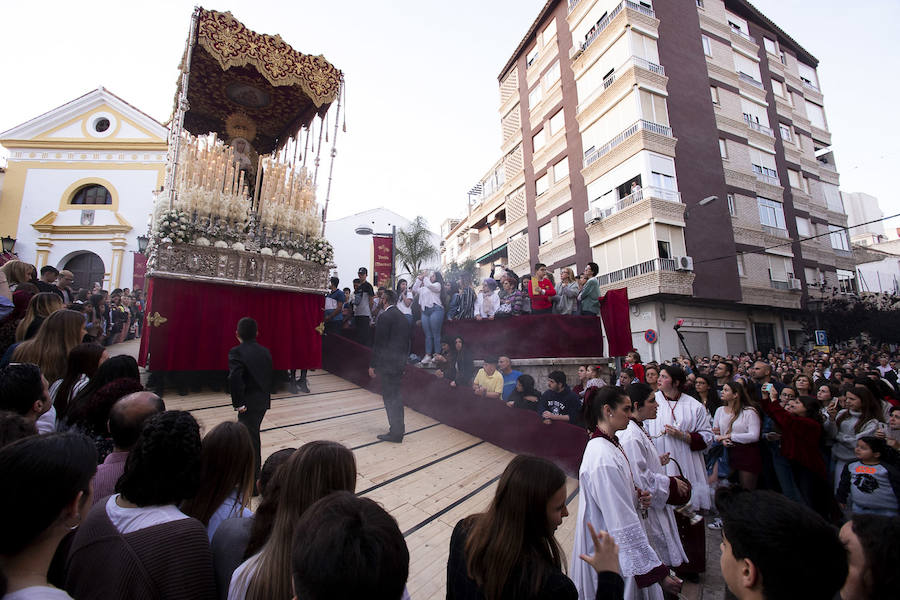 El Cristo del Perdón y María Santísima de la Misericordia volvieron a la renovada iglesia del Carmen de la que salieron por una rampa de 17 metros