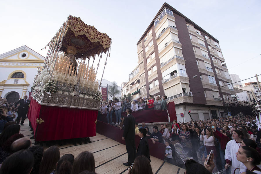 El Cristo del Perdón y María Santísima de la Misericordia volvieron a la renovada iglesia del Carmen de la que salieron por una rampa de 17 metros