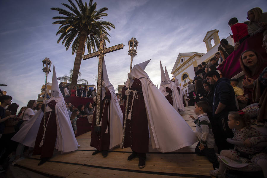 El Cristo del Perdón y María Santísima de la Misericordia volvieron a la renovada iglesia del Carmen de la que salieron por una rampa de 17 metros