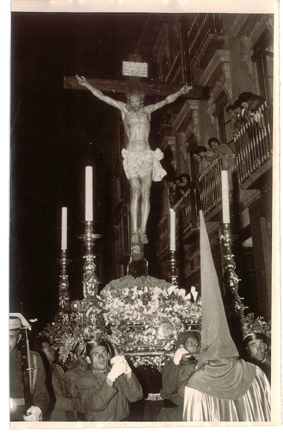 Fundada el 14 de abril de 1939, la Cofradía realizó su primera estación de penitencia la tarde del Miércoles Santo de 1940