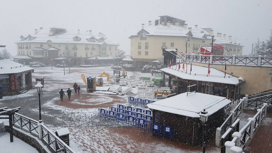 Las competiciones que había previstas se han suspendido por falta de visibilidad pero hay en este momento 53 kilómetros de pistas abiertos