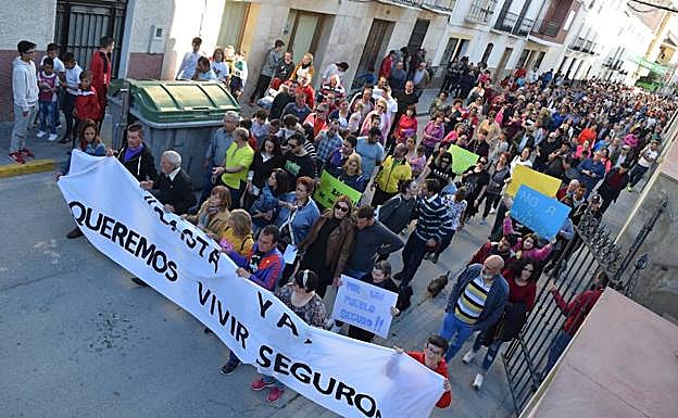 Galería. Así fue la manifestación en Guadahortuna tras ela agresión sufrida por Juan. 