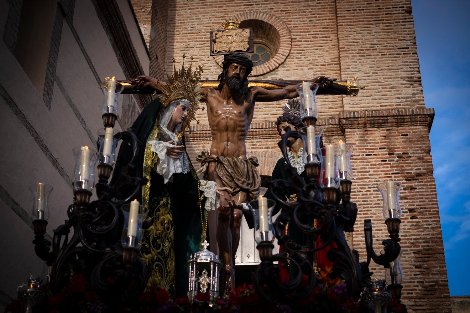 Fotos: Dulce Nombre de Jesús y Nazarenos de la Santa Vera de la Cruz, por las calles de Motril