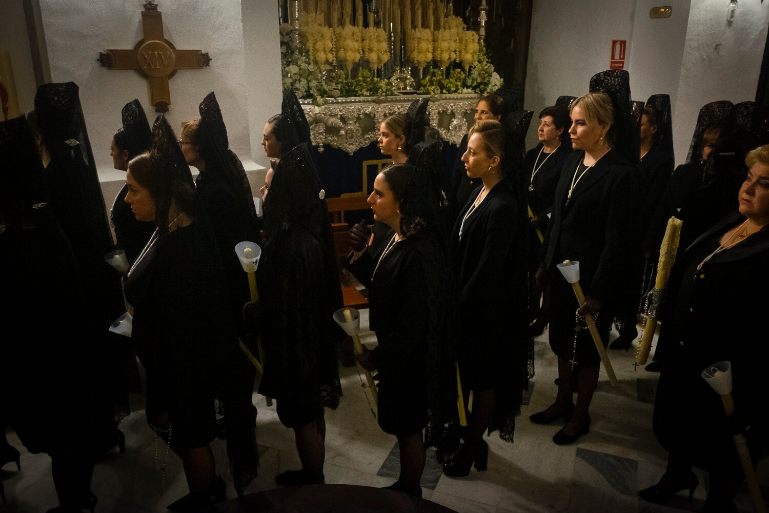 Fotos: El Sepulcro y la Virgen de los Dolores procesionan por las calles de Motril