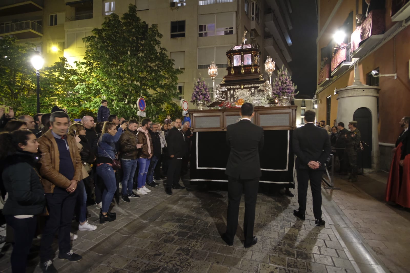 Santo Entierro cierra un Viernes Santo redondo.