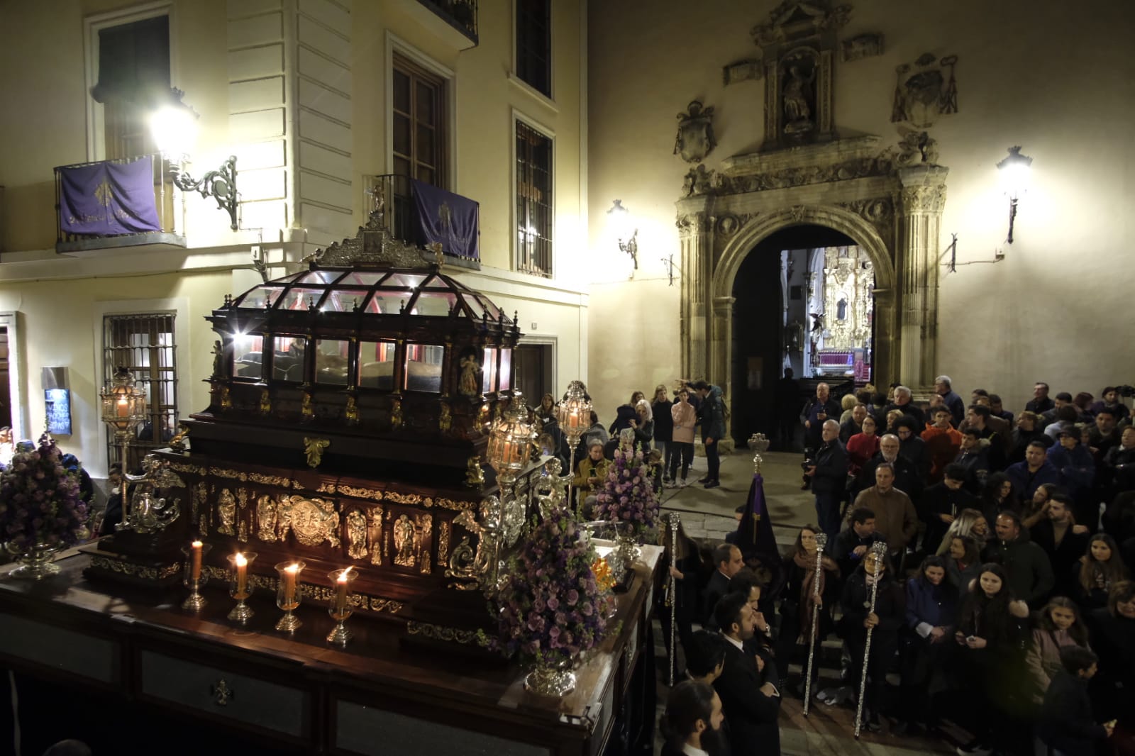 Fotos: El Santo Entierro cierra un Viernes Santo redondo