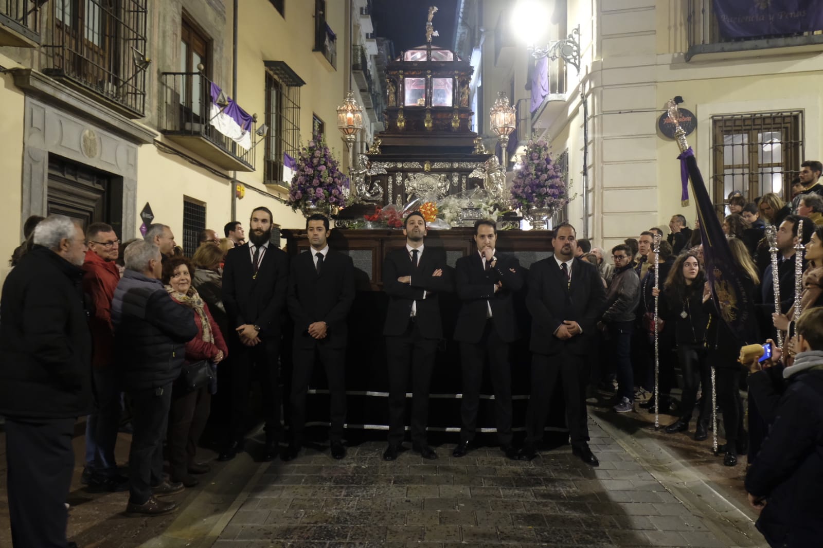 Santo Entierro cierra un Viernes Santo redondo.