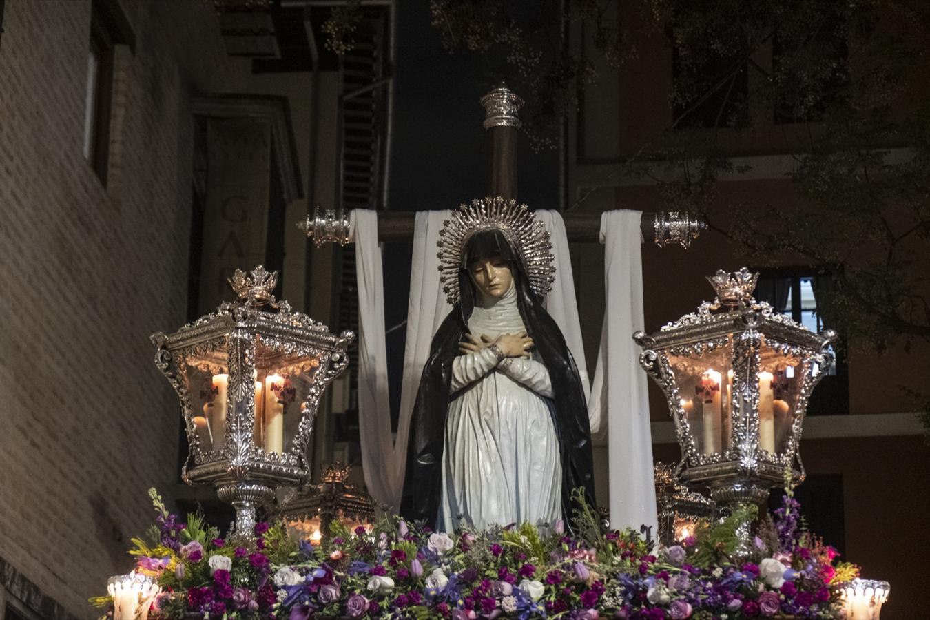 Fotos: El Santo Entierro cierra un Viernes Santo redondo