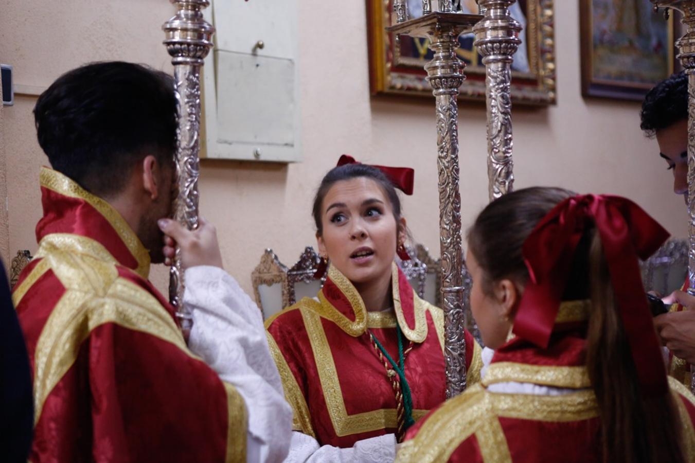 Desde la salida en San Juan de Letrán, la primera cofradía de la tarde del Viernes Santo ha hecho su desfile acompañada por los militares