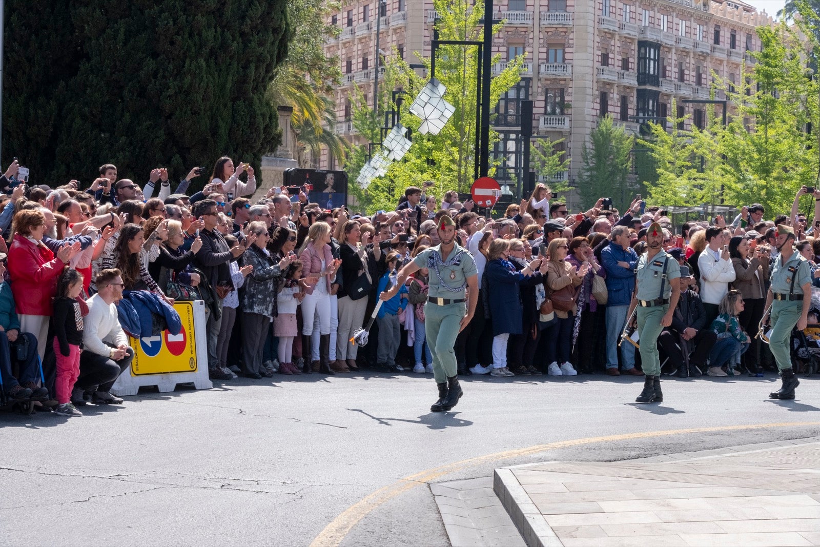 Los legionarios estarán esta tarde tras la cruz de guía de la cofradía de los Ferroviarios