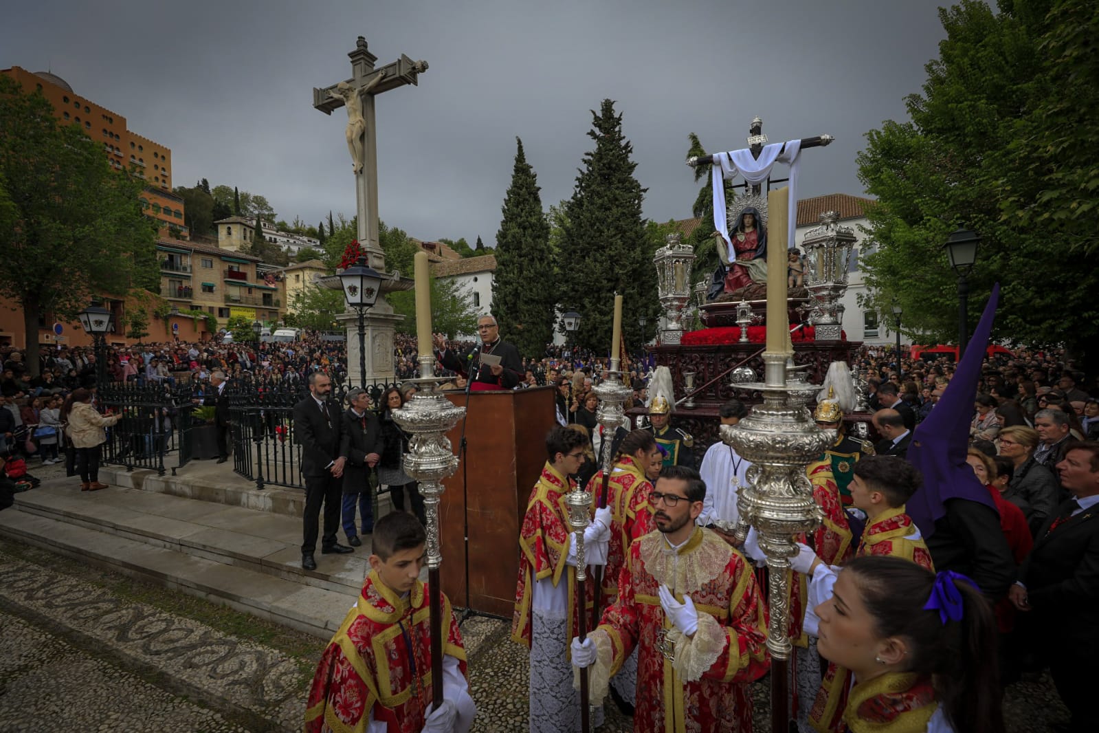 Granada acude a la cita en el Campo del Príncipe con la Virgen de la Soledad